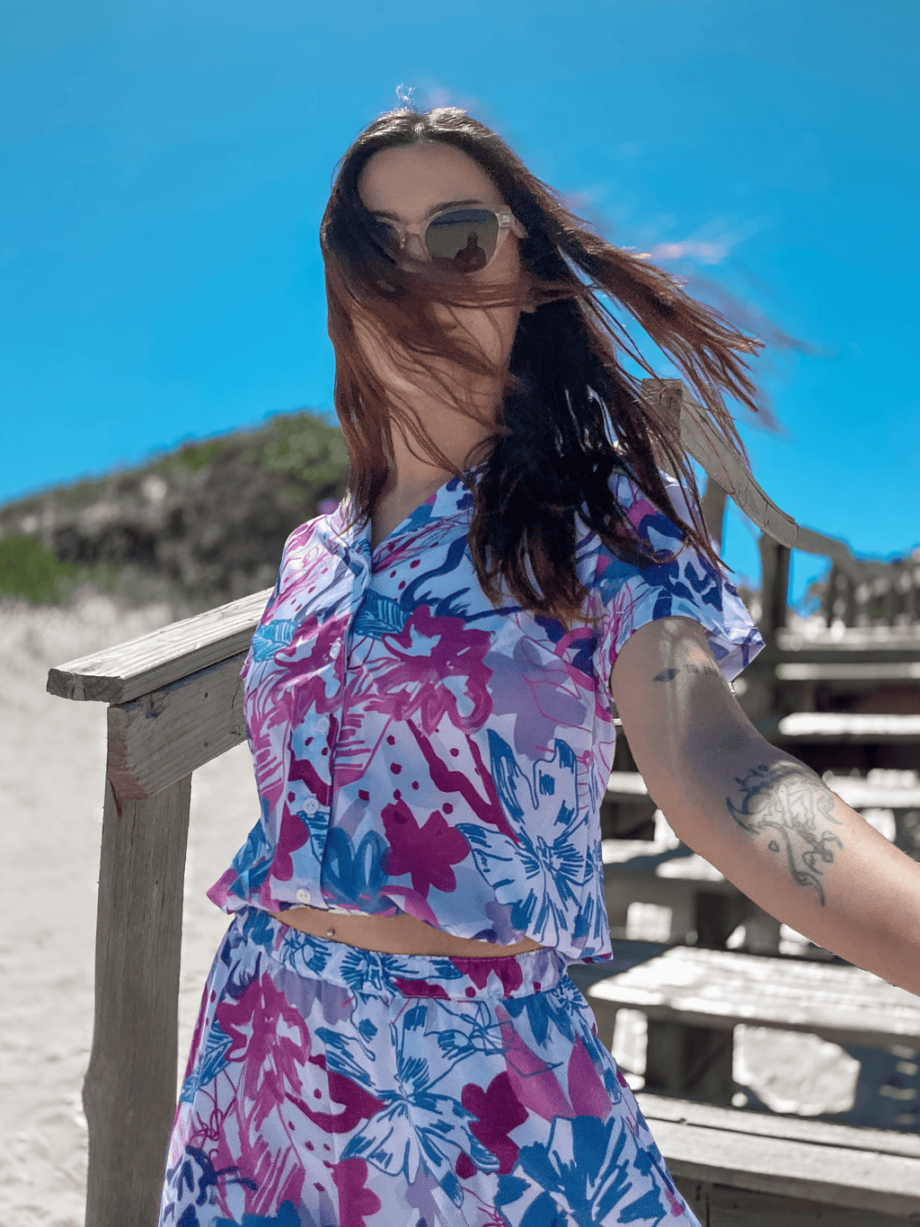 Camisa crop Jardín de Tigres - TRAZOS